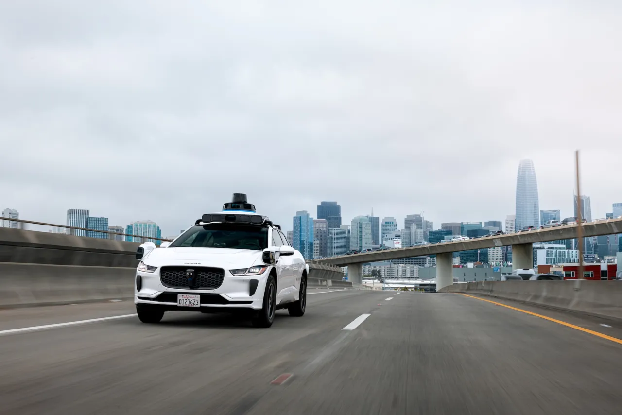 waymo-robotaksileri-avtomagistrallardan-cixardi