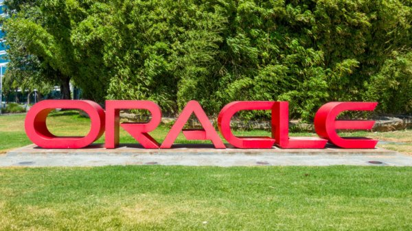oracle-in-ai-strategiyasi-minlerle-is-yerinin-baglanmasina-getirib-cixardi
