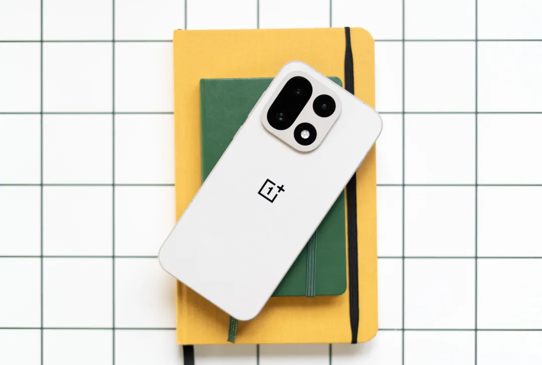 iddia-oneplus-abs-ve-avropadan-cixmaga-hazirlasir