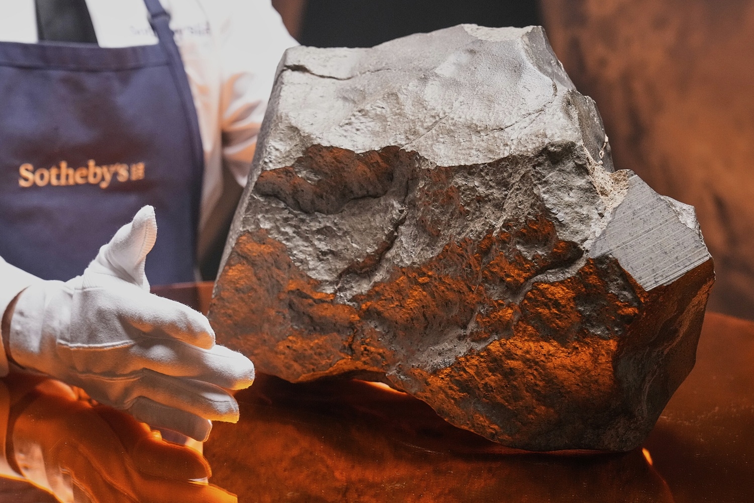 mars-menseli-meteorit-herracda-53-milyon-dollara-satilib