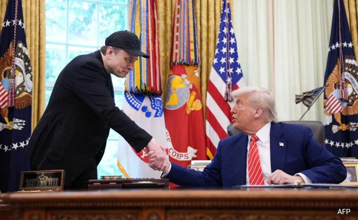 trump-administrasiyasi-spacex-in-butun-dovlet-muqavilelerine-yeniden-nezer-yetirecek