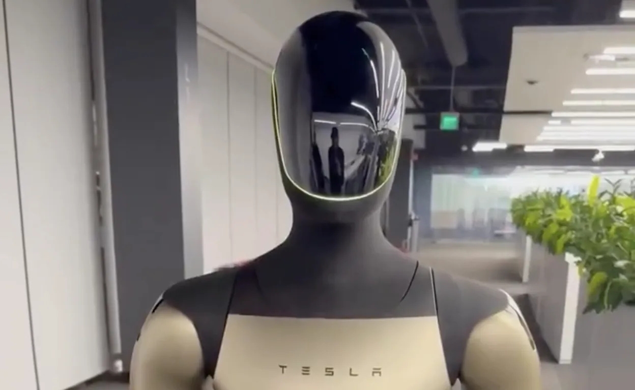 yeni-nesil-tesla-optimus-robotu-goruntulenib
