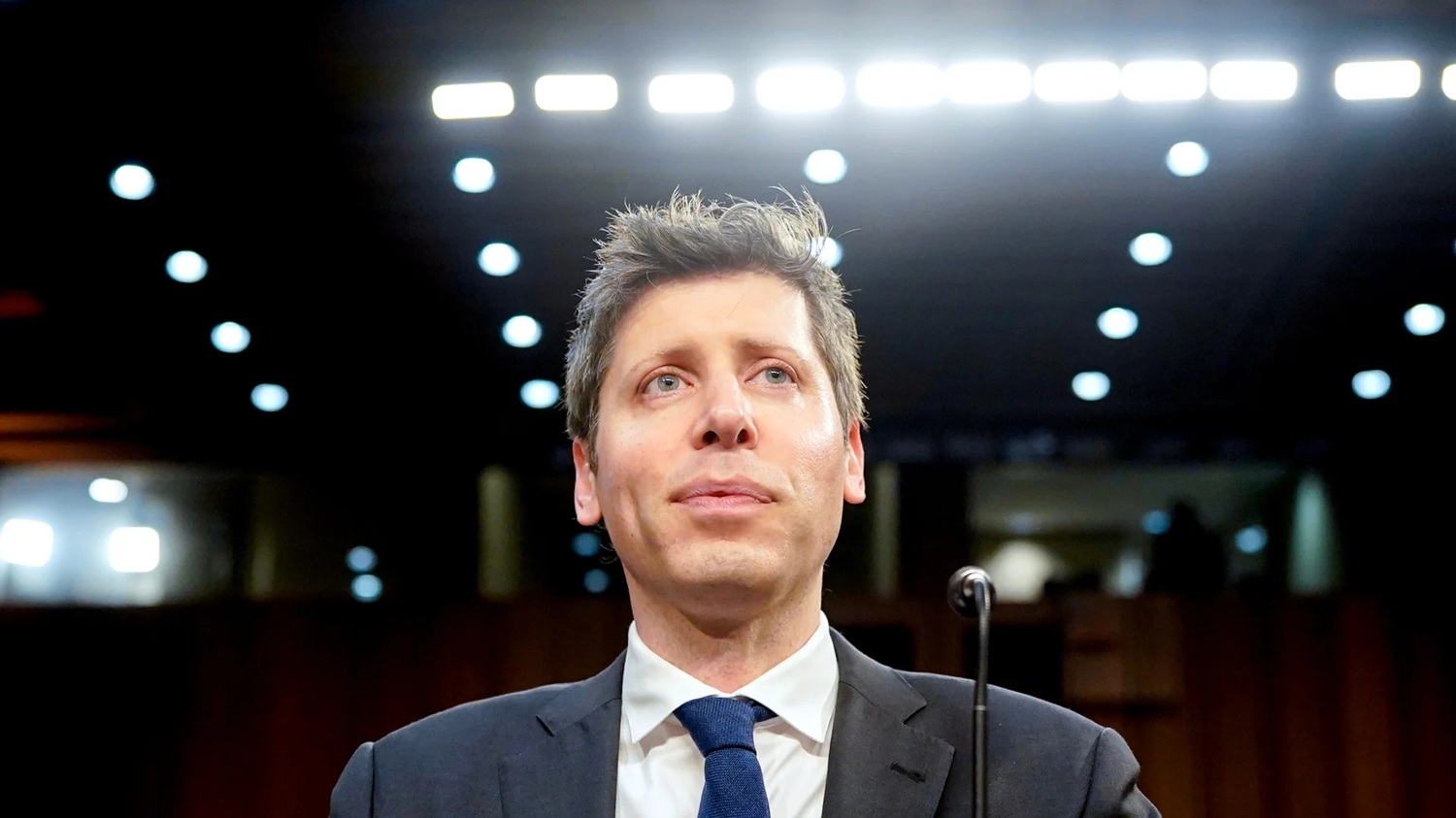 sam-altman-openai-terefinden-hazirlanan-suni-zeka-esasli-cihaz-baresinde-melumat-verib