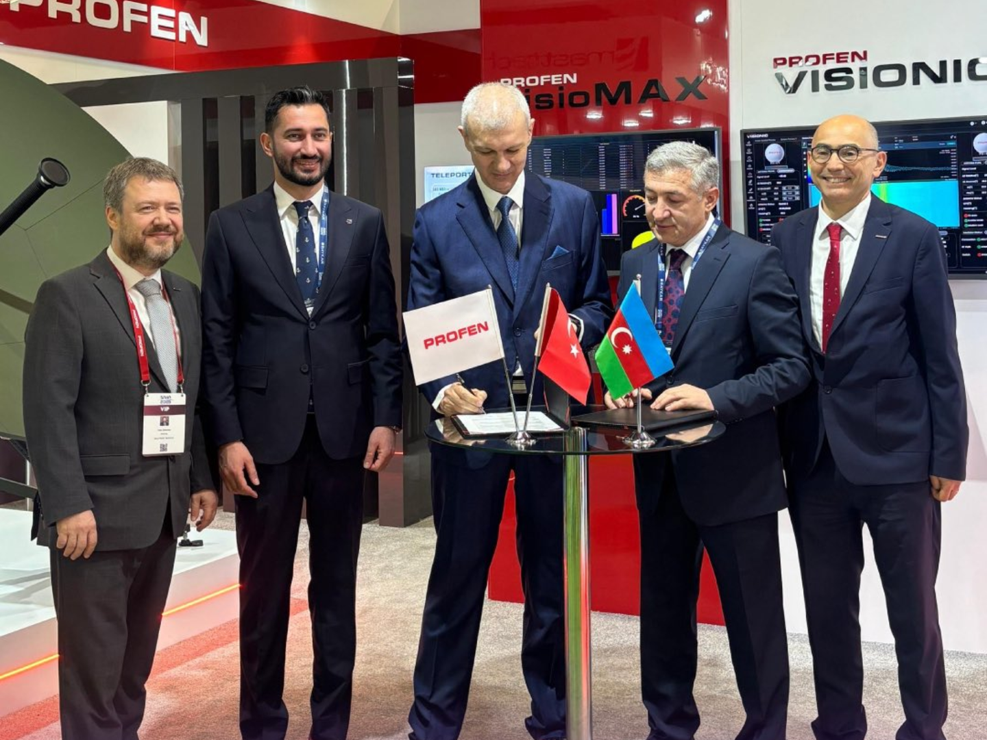 azerkosmos-ve-profen-arasinda-peyk-rabitesi-uzre-emekdasliq-sazisi-imzalanib