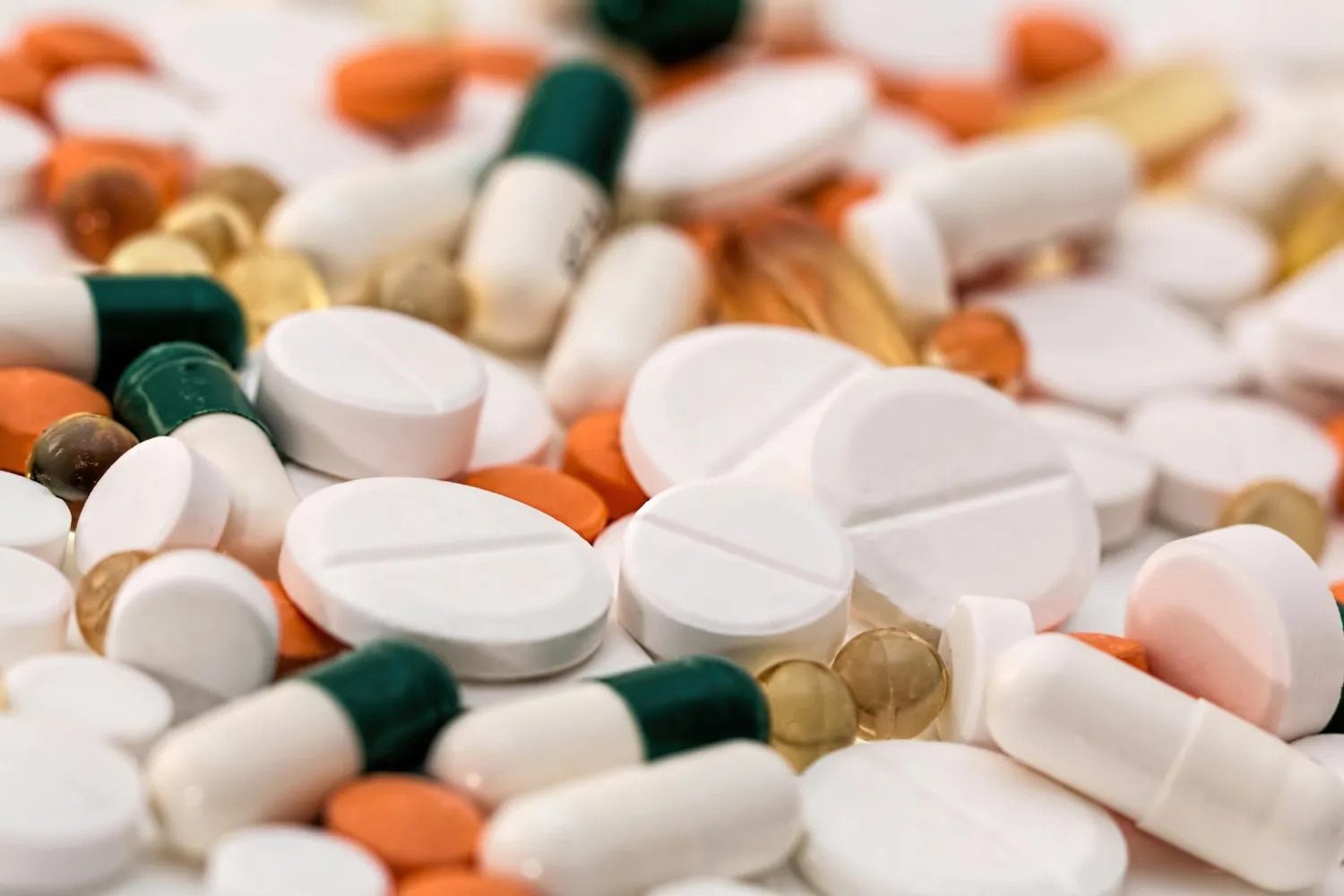 suni-intellekt-inqilabi-antibiotikler-yaratmaga-yardimci-olub