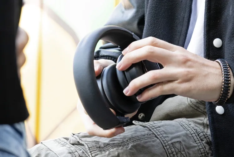 ces-2026-da-teqdim-olunan-neo-qulaqciqlari-kickstarter-de-satisa-cixir