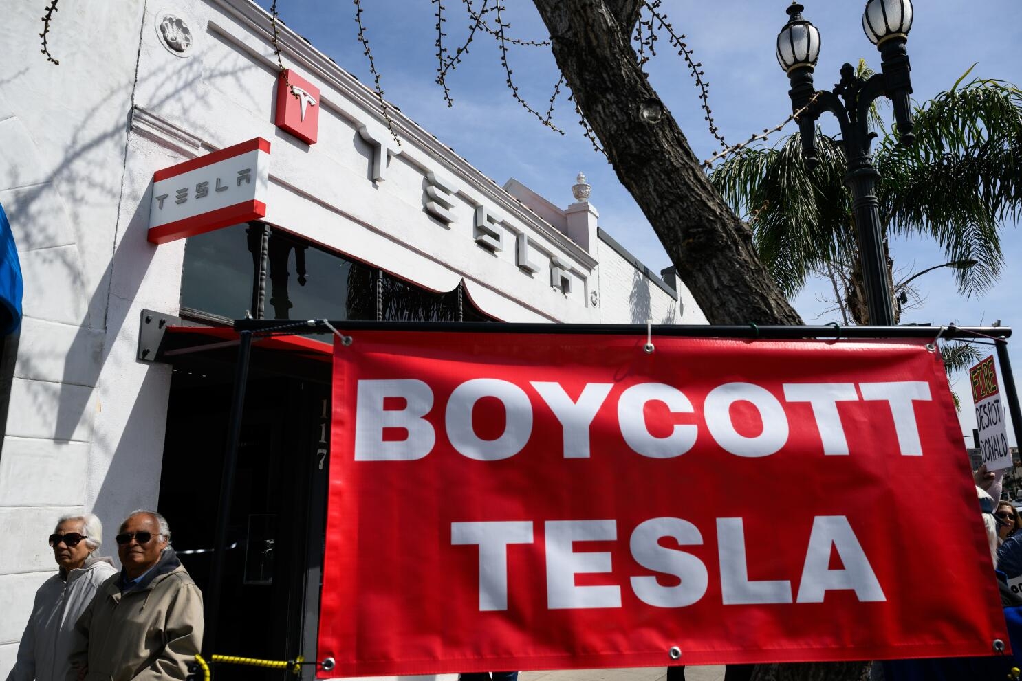 elon-musk-ve-tesla-ya-qarsi-etirazlar-sirket-biznesi-ucun-riske-cevrilib