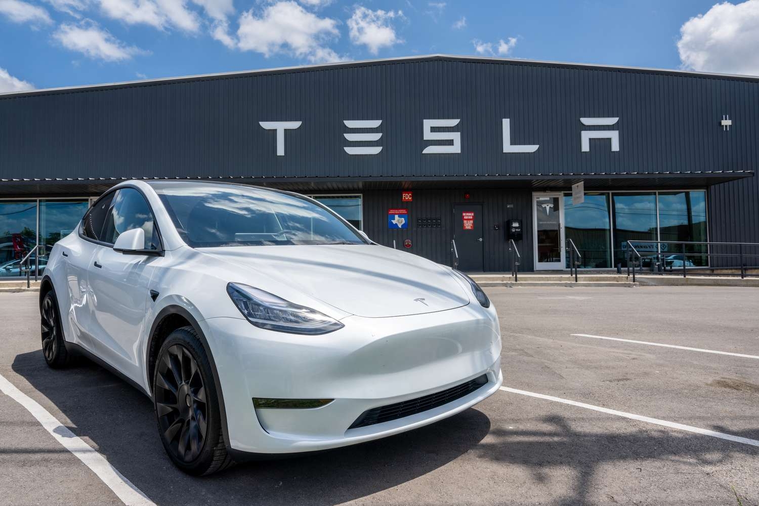 tesla-nin-avropadaki-satislari-49-asagi-dusub