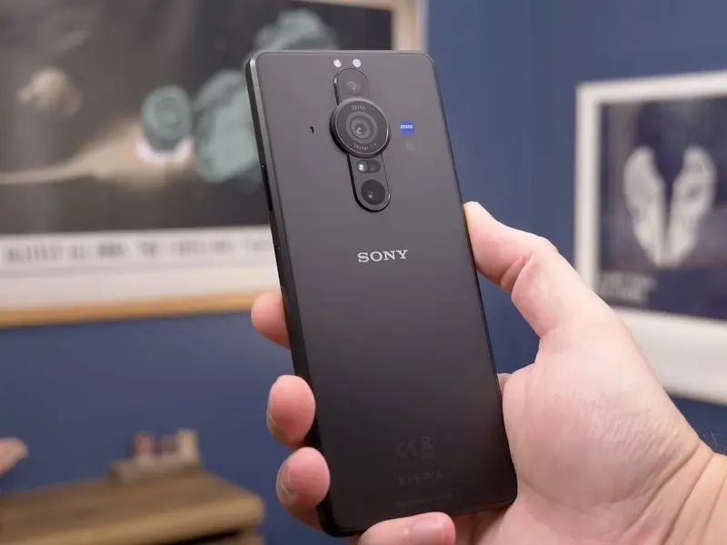 sony-kompakt-olculu-yeni-flaqman-xperia-smartfonu-uzerinde-calisir