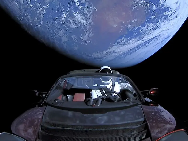 6-il-bundan-once-kosmosa-gonderilmis-tesla-roadster-kosmosun-hansi-hissesindedir-video