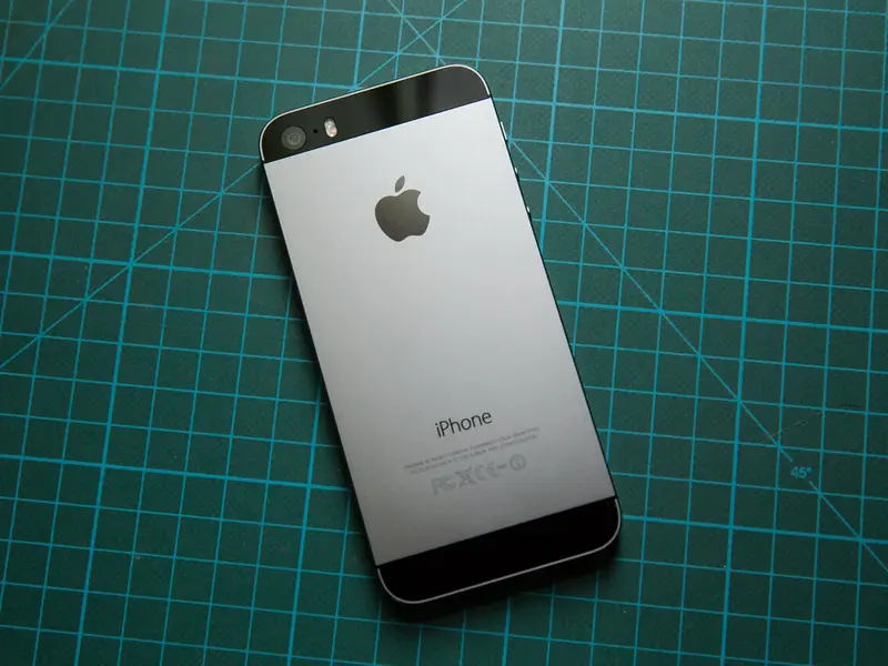 iphone-5s-apple-sirketinin-kohnelmis-cihazlar-siyahisina-daxil-edilib